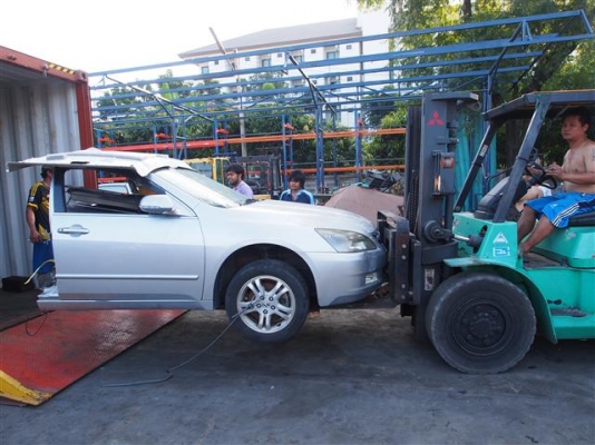 ** LOT 31/10/2556 ** LOT นี้ ทางเราตัดรถเก๋งมาทั้งตู้ ค่า ^^ สนใจสินค้าติดต่อได้ที่ 081-839-1795 ค่า ^^