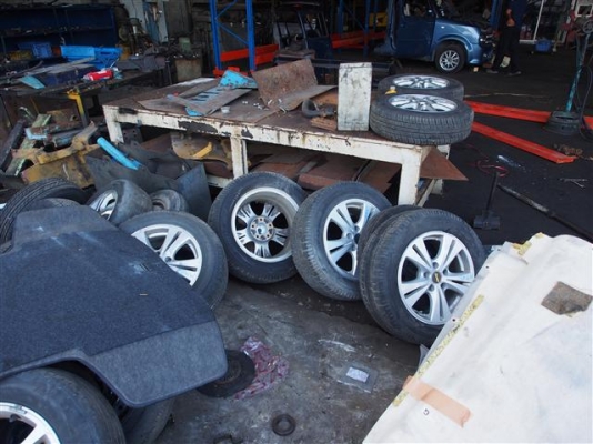 ** LOT 31/10/2556 ** LOT นี้ ทางเราตัดรถเก๋งมาทั้งตู้ ค่า ^^ สนใจสินค้าติดต่อได้ที่ 081-839-1795 ค่า ^^