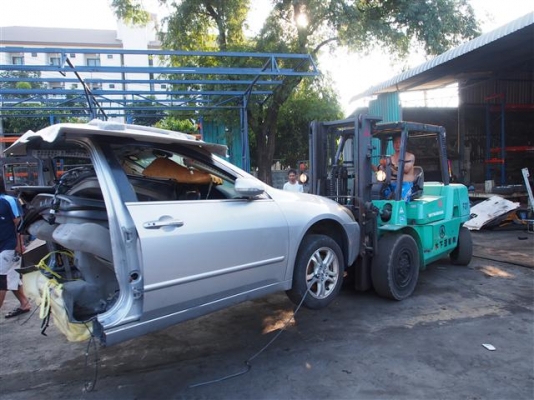 ** LOT 31/10/2556 ** LOT นี้ ทางเราตัดรถเก๋งมาทั้งตู้ ค่า ^^ สนใจสินค้าติดต่อได้ที่ 081-839-1795 ค่า ^^