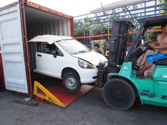 ** LOT 31/10/2556 ** LOT นี้ ทางเราตัดรถเก๋งมาทั้งตู้ ค่า ^^ สนใจสินค้าติดต่อได้ที่ 081-839-1795 ค่า ^^