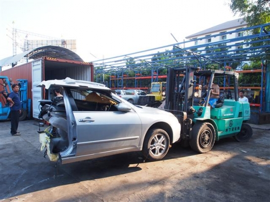 ** LOT 31/10/2556 ** LOT นี้ ทางเราตัดรถเก๋งมาทั้งตู้ ค่า ^^ สนใจสินค้าติดต่อได้ที่ 081-839-1795 ค่า ^^