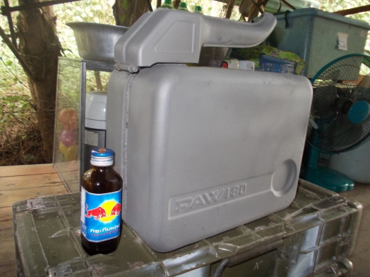 ขายถังน้ำมัน 5 ลิตรของแลนโรเวอร์แท้ๆ