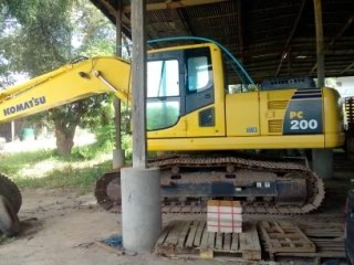 KOMATSU PC 200 รุ่น8 ชั่วโมง 1พันก่า ซีเรียลสูง เล่มทะเบียนพร้อมโอน