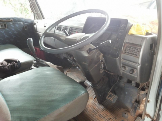 **500,000 บ.ดูแลทีมงานแล้วต่อรอง**ขาย 6ล้อ ราคาเบาๆ HINO FC2WELA 120ซุปเปอร์เสี่ย ห้างแท้ปี39 กระจกไฟฟ้า เครื่องเดิมWO4D 120แรง ฟิตมาใหม่ แห้งดีแรง ช่วงล่างคัสซีดีเดิมๆใหญ่ๆไม่เรียวปลาย มีตำหนินิดหน่อย(โทรมาสอบถามครับ)คานหน้า-เฟืองท้ายเดิม กระบะ4.30ม.พื้น