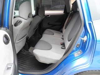 HONDA JAZZ 1.5 I-DSI ปี 2005 รถสวยพร้อมใช้  จัดไฟแนนซ์ได้ค่ะ T.086-527-9533