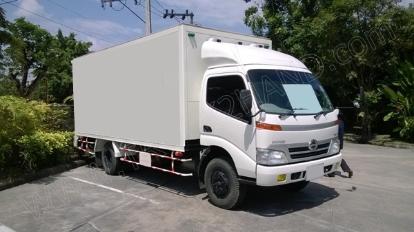 รถบรรทุก 6 ล้อตู้แห้ง ยี่ห้อ HINO DUTRO EURO3