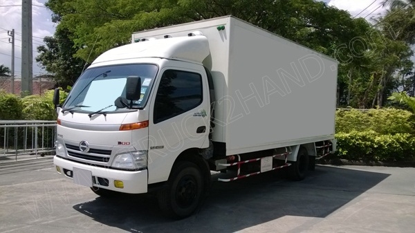 รถบรรทุก 6 ล้อตู้แห้ง ยี่ห้อ HINO DUTRO EURO3