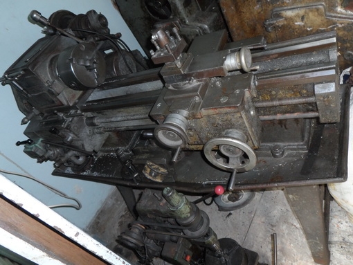 ขายครับขายเครื่องกลึงขนาด 4 ฟุต ยี่ห้อ LAM สภาพใช้งาน 32000