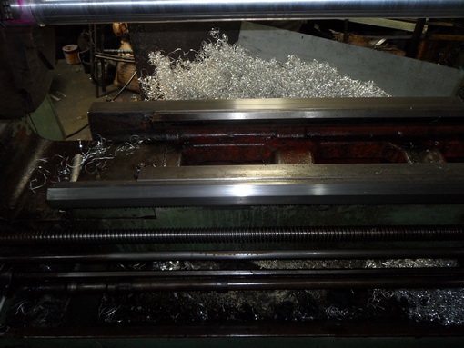 ขายครับขายเครื่องกลึง 8 ฟุต 4 เพลา เบรค รูผ่าน 3" กลึงเกลียว นิ้ว-มิล ไม่เปลี่ยนเฟือง