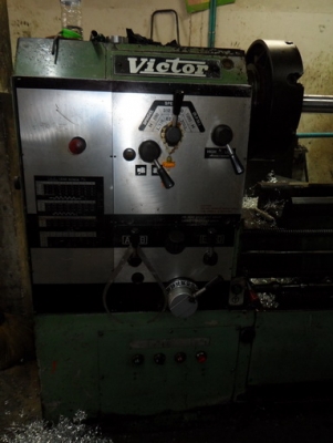 ขายครับขายเครื่องกลึง 8 ฟุต 4 เพลา เบรค รูผ่าน 3" กลึงเกลียว นิ้ว-มิล ไม่เปลี่ยนเฟือง