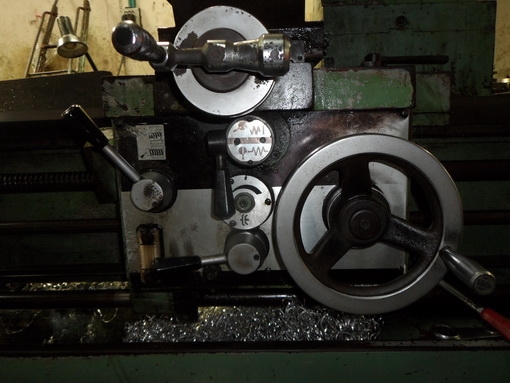 ขายครับขายเครื่องกลึง 8 ฟุต 4 เพลา เบรค รูผ่าน 3" กลึงเกลียว นิ้ว-มิล ไม่เปลี่ยนเฟือง