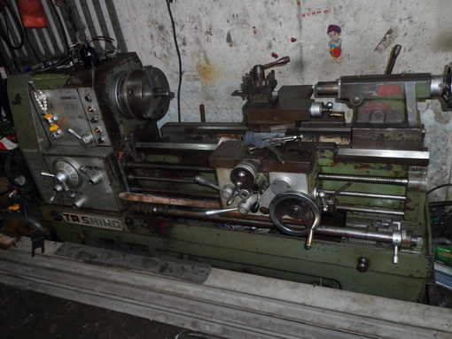ขายครับขายเครื่องกลึง 6 ฟุต crown-1 เกลียวนิ้ว-มิล ไม่เปลี่ยนเฟือง 4 เพลา เบรค สภาพสวย พร้อมใช้ 185000 บาท