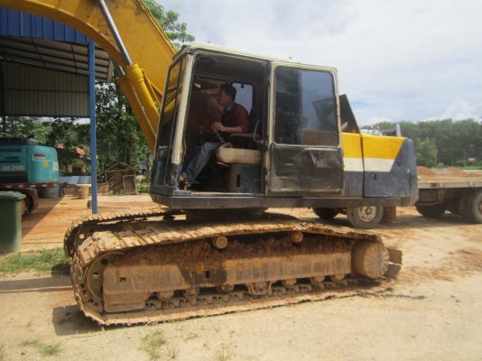 ขายKomatsu PC 200-5 ขายตามสภาพ  ราคาต่อรองได้ ( มี 4 รายการ ) 087-2976734