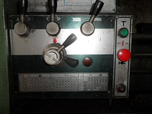 ขายครับขายเครื่องกลึง 6 ฟุต 3 เพลา มีเบรค ching fong พร้อมใช้ ขายครับขายเครื่องกลึง 6 ฟุต 3 เพลา มีเบรค ching fong พร้อมใช้