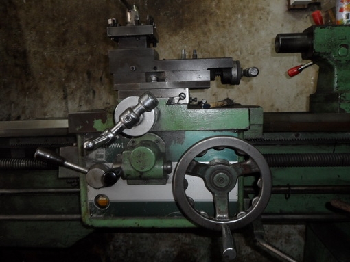 ขายครับขายเครื่องกลึง 6 ฟุต 3 เพลา มีเบรค ching fong พร้อมใช้ ขายครับขายเครื่องกลึง 6 ฟุต 3 เพลา มีเบรค ching fong พร้อมใช้