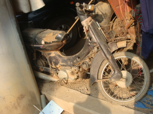 ซาก Y-80 ตามสภาพ รถคนแก่เก็บไว้นานจนเก่า จอดจนพัง