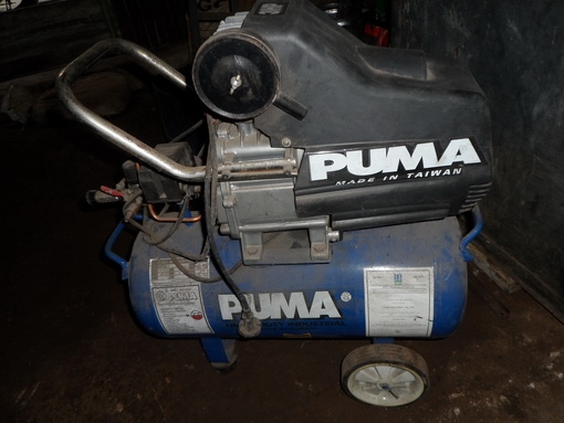 ขายครับขายเครื่องป๊ำลม 3HP ถัง 50 ลิตร อัตราการผลิตลม 250 ลิตร/นาที เจ้าของซื้อมาใหม่ใช้ไม่ถึงเดือน เก็บไว้เกิน 2 ปี ขาย 3500 บาท พร้อมใช้ 0814583376,029945332 ช่างเอก