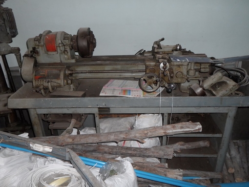 ขายครับขายเครื่องกลึง ยุคโบราณ แต่อุปกรณ์ทุกอย่างยังอยู่เกือบครบ ผลิตในประเทศอเมริกา ใช้งานได้ เก็บอนุรักษ์ดี รูผ่านคอ 1.5"