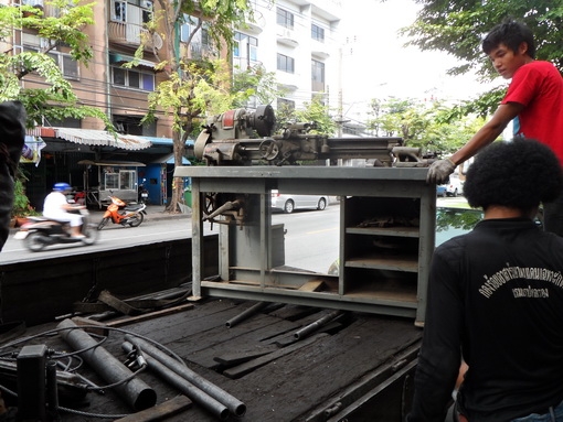 ขายครับขายเครื่องกลึง ยุคโบราณ แต่อุปกรณ์ทุกอย่างยังอยู่เกือบครบ ผลิตในประเทศอเมริกา ใช้งานได้ เก็บอนุรักษ์ดี รูผ่านคอ 1.5" ขายครับขายเครื่องกลึง ยุคโบราณ แต่อุปกรณ์ทุกอย่างยังอยู่เกือบครบ ผลิตในประเทศอเมริกา ใช้งานได้ เก็บอนุรักษ์ดี รูผ่านคอ 1.5"