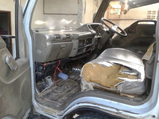 รถอีซูซุ 4 ล้อ NKR  88 แรงม้า ปี 42  สนใจติดต่อ 081 - 6079515