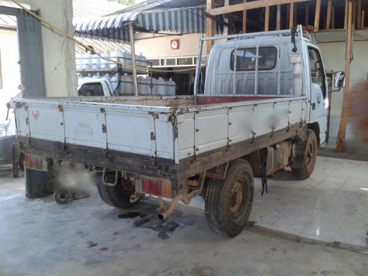 รถอีซูซุ 4 ล้อ NKR  88 แรงม้า ปี 42  สนใจติดต่อ 081 - 6079515