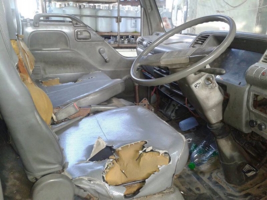 รถอีซูซุ 4 ล้อ NKR  88 แรงม้า ปี 42  สนใจติดต่อ 081 - 6079515