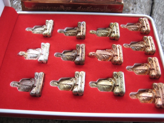 สำหรับคนที่สะสมครับ สมเด็จญาณสังวร สมเด็จพระสังฆราช หายากมาก ๆ