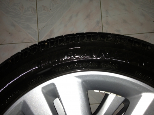 ขายล้อแม็ก Honda Jazz รุ่นท็อป ขอบ 16 พร้อมยางบริดสโตน ปี12สัปดาห์45ราคา12500 ต่อรองได้