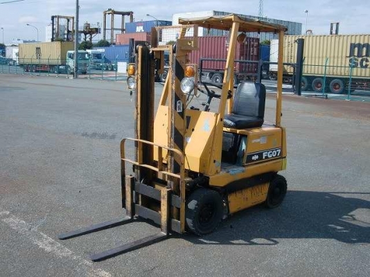 ขาย KOMATSU FG07-2  เเนะนำครับ รถโฟล์คลิฟท์สำหรับอู่นักปั้น