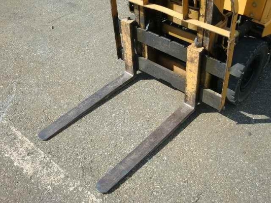 ขาย KOMATSU FG07-2  เเนะนำครับ รถโฟล์คลิฟท์สำหรับอู่นักปั้น