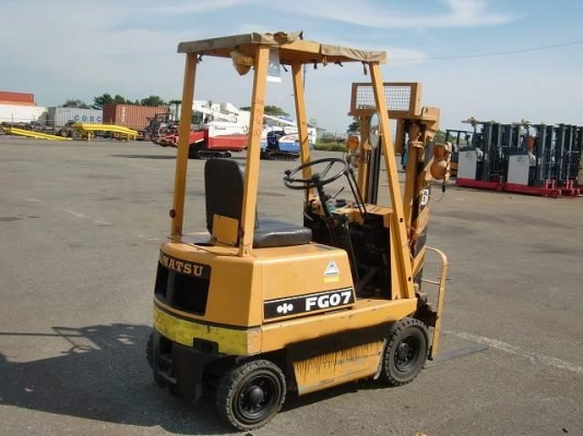 ขาย KOMATSU FG07-2  เเนะนำครับ รถโฟล์คลิฟท์สำหรับอู่นักปั้น