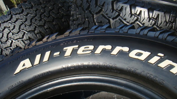 ขายยาง BF Goodrich Allterrain 265 70 r16  ปลายปี11 สวยมาก