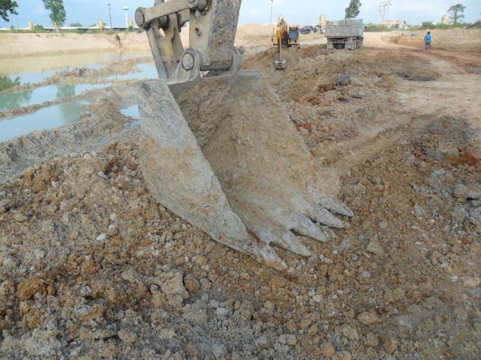 Komatsu PC200-3 รถทำงานอยู่ เต็มตามรุ่น เอกสาร Inv แอร์ดี ช่วงล่างเต็ม พร้อมลุยได้เลย