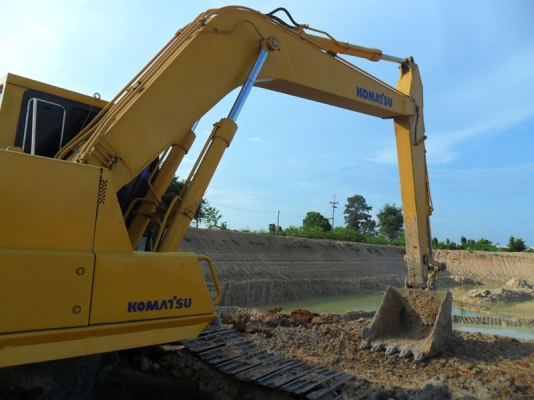 Komatsu PC200-3 รถทำงานอยู่ เต็มตามรุ่น เอกสาร Inv แอร์ดี ช่วงล่างเต็ม พร้อมลุยได้เลย