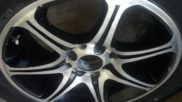 แม็กเจแปน 15 กว้าง 6นิ้วครึ่ง ขนาด 4 รู 100และ114 พร้อมยางดันลอบ