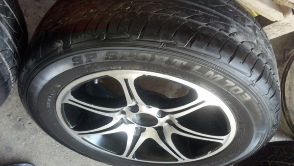 แม็กเจแปน 15 กว้าง 6นิ้วครึ่ง ขนาด 4 รู 100และ114 พร้อมยางดันลอบ