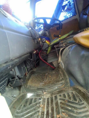 รถฮีโน่ 6 ล้อดั้ม FB112 117 แรงม้า. ปี 35 สนใจติดต่อ 081 - 6079515 รถฮีโน่ 6 ล้อดั้ม FB112 117 แรงม้า. ปี 35 สนใจติดต่อ 081 - 6079515