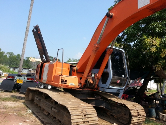 ขายอะใหล่ HITACHI EX200-3 สนใจติดต่อด่วนครับ