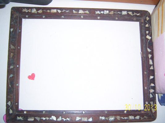 กรอบรูปไม้สักฝังมุก อายุไม่น้อยกว่า 50 ปี กว้าง 36 x 46 ซม