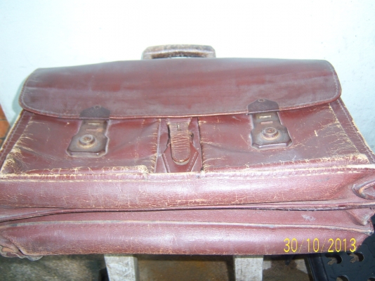 กระเป๋านักเรียนหนังแท้ เอาไว้สะสมครับ หายาก