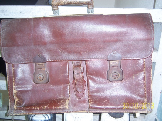 กระเป๋านักเรียนหนังแท้ เอาไว้สะสมครับ หายาก