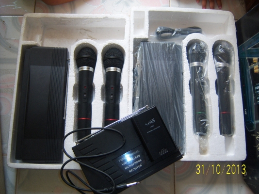 ชุดไมโครโฟน LeOZ มี 2 ชุด แถม ไมโครโฟนไวเลส 1ชุด ดังรูป ราคานี้ให้หมดเลย