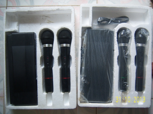 ชุดไมโครโฟน LeOZ มี 2 ชุด แถม ไมโครโฟนไวเลส 1ชุด ดังรูป ราคานี้ให้หมดเลย