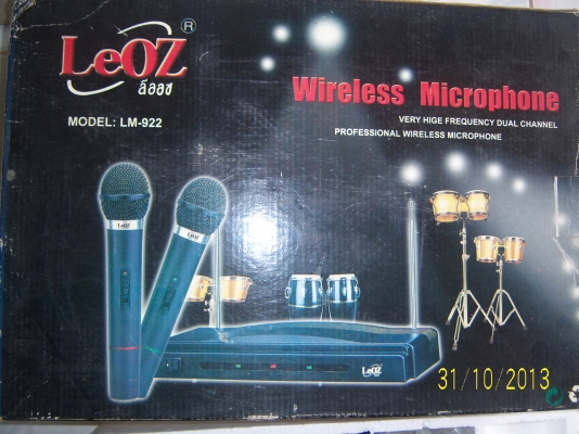 ชุดไมโครโฟน LeOZ มี 2 ชุด แถม ไมโครโฟนไวเลส 1ชุด ดังรูป ราคานี้ให้หมดเลย