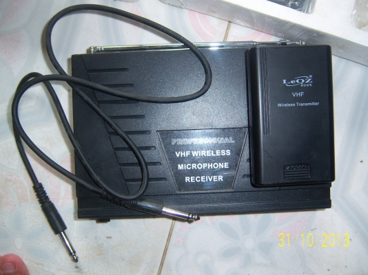 ชุดไมโครโฟน LeOZ มี 2 ชุด แถม ไมโครโฟนไวเลส 1ชุด ดังรูป ราคานี้ให้หมดเลย