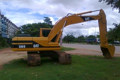 รถแบคโฮ CAT 320B รถสวย พร้อมใช้งาน มีทะเบียนครบ ราคาต่อรองได้.