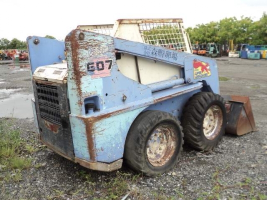 ขายรถตักเอนกประสงค์ TCM 607 สภาพพร้อมใช้งาน