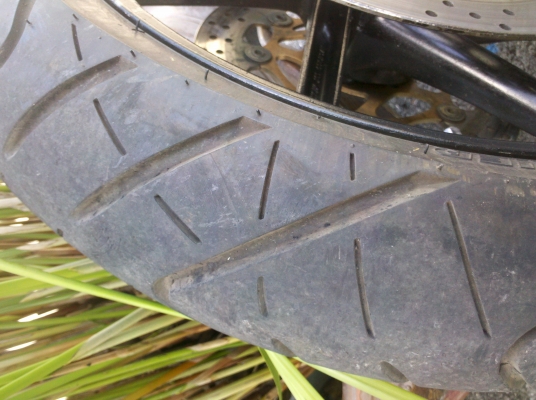 ขายล้อแม็กพร้อมยางแผ่นดิส  HONDA CBR  2000บาท 0859395547 ปอนครับ
