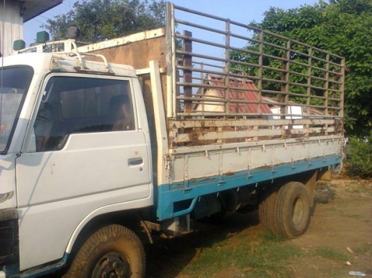 ขายหกล้อ Nissan carbon เครื่อง 4BD1 - 115 แรง ยาง 8.25 สโลปลายเกียร์ ช่วงล่างเดิม