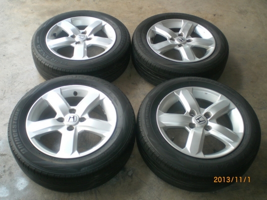 แม็กhonda city15"พร้อมยาง185-60-15ปี11 ราคา5000